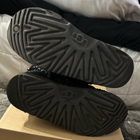 UGG Kids Classic short chunky sequin boots - Picture 12 of 13